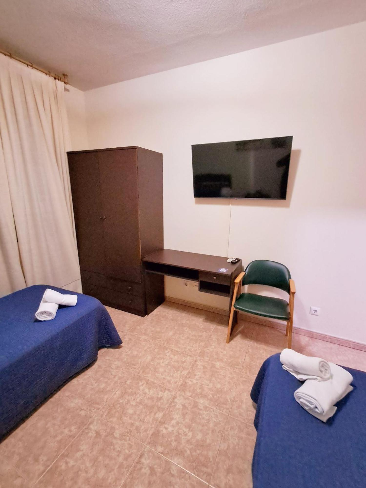 Twin Room Private Bathroom
