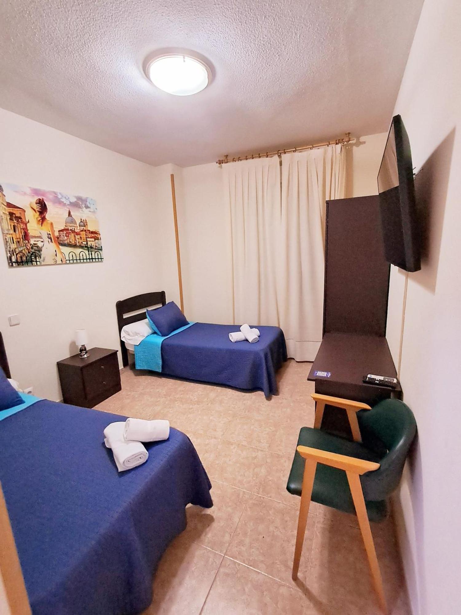 Twin Room Private Bathroom